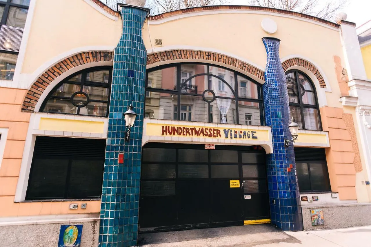 Apartment in [HUNDERTWASSER VILLAGE] Wenen