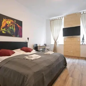 Apartment, Modern Und Neu Renoviert דירה